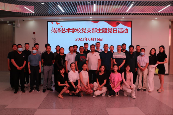 开云网页版组织教师集体参观菏泽市科技馆