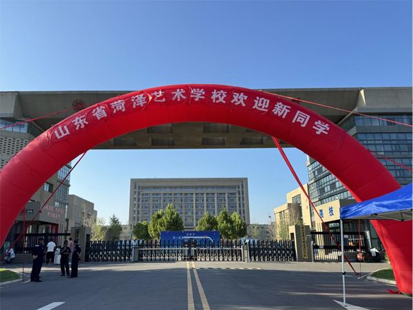 秋风作序   满“新”欢喜 ——开云网页版开学报到纪实