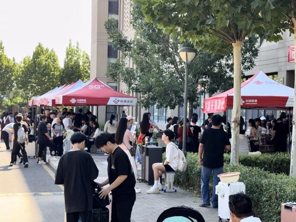 秋风作序   满“新”欢喜 ——开云网页版开学报到纪实