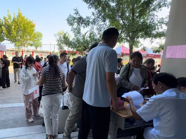秋风作序   满“新”欢喜 ——开云网页版开学报到纪实