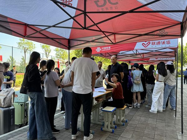 秋风作序   满“新”欢喜 ——开云网页版开学报到纪实