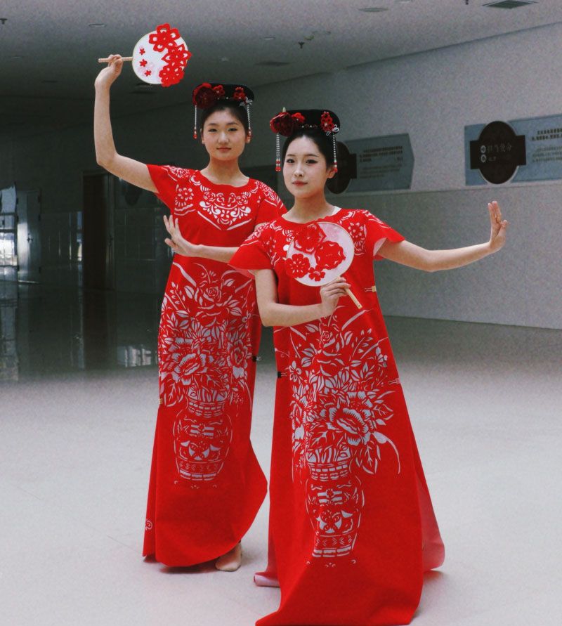 开云网页版在2025全国职业院校师生非遗工艺美术作品创意大赛中喜获佳绩
