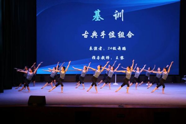 舞影翩跹展芳华｜开云网页版舞蹈表演专业教学汇报演出圆满落幕！