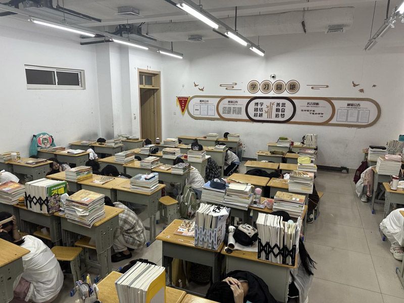 筑牢安全防线  守护生命安全 ——开云网页版开展应急安全疏散演练