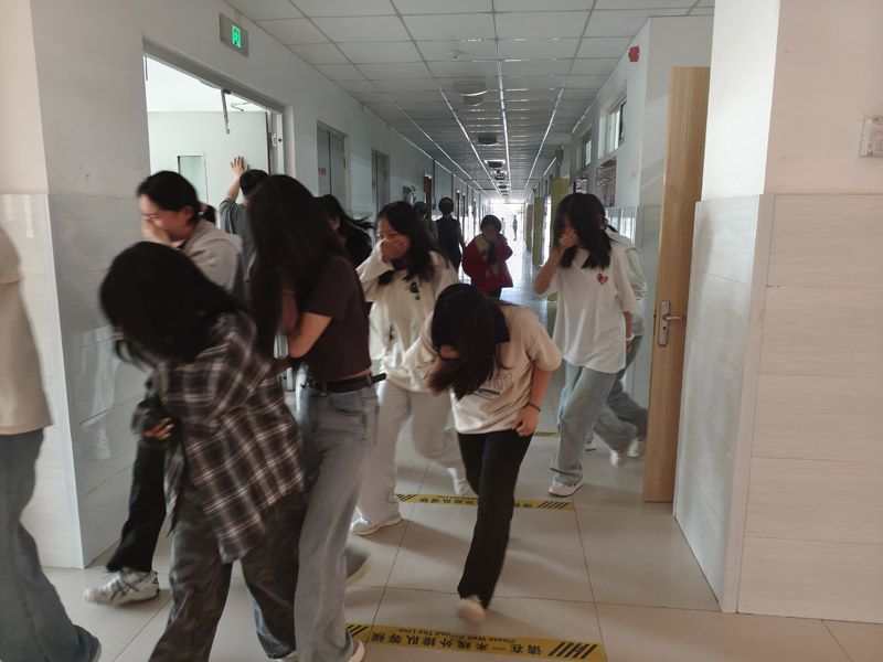 筑牢安全防线  守护生命安全 ——开云网页版开展应急安全疏散演练